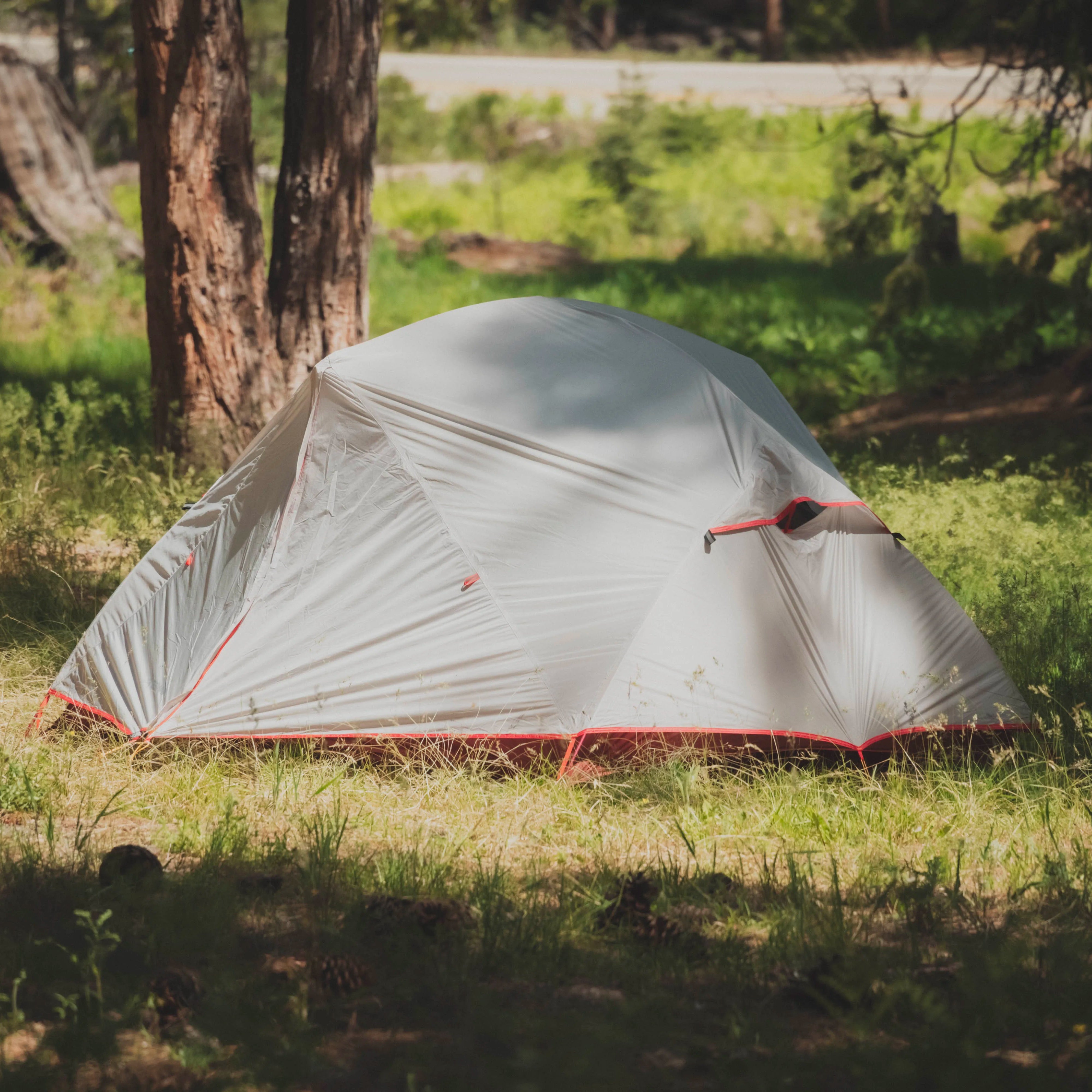 TRAILDOME 2P – Tente Randonnée Ultralégère, Étanche 3000mm, Compacte & Spacieuse