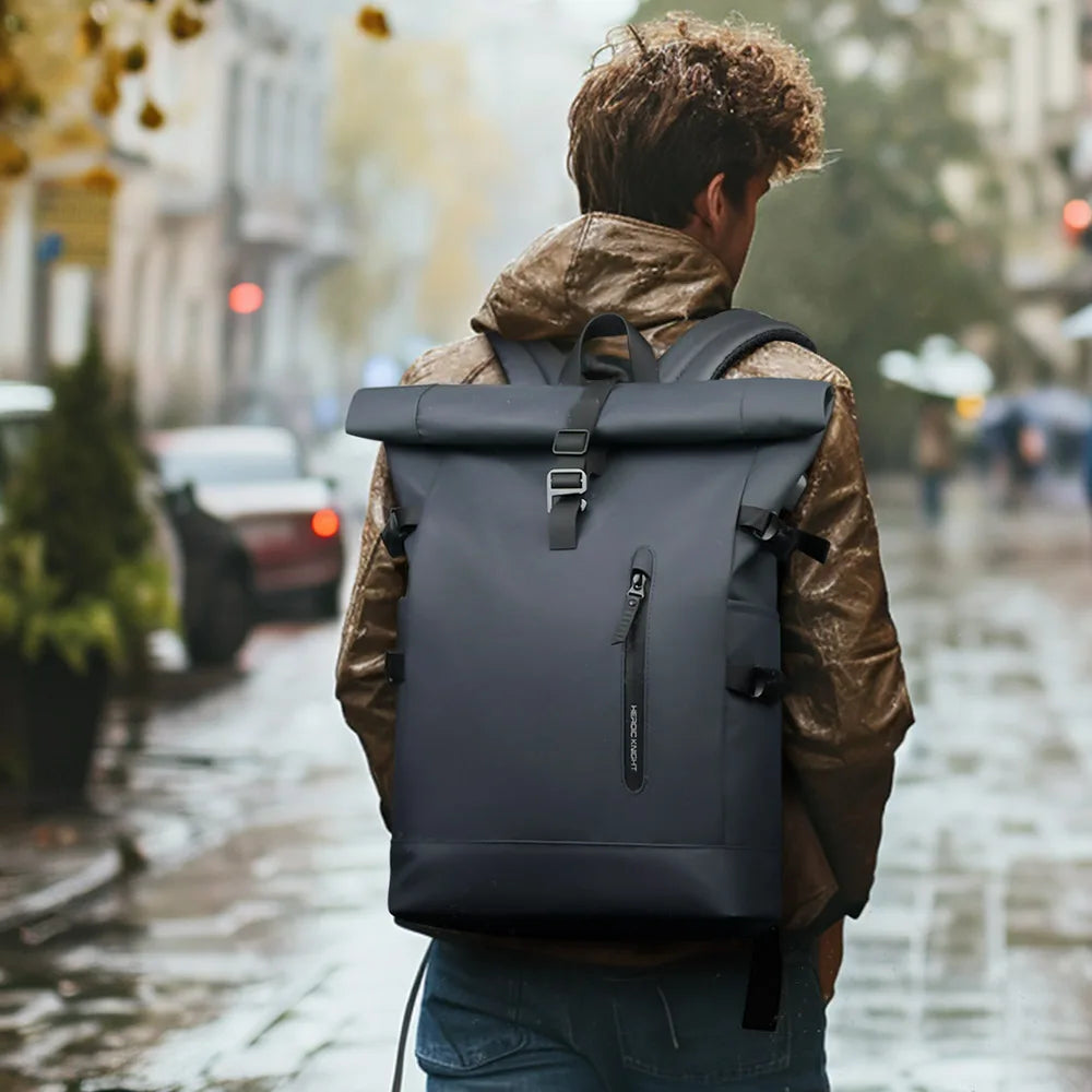 AltaRidge 25 – Sac de Randonnée Étanche & Minimaliste avec Compartiment Sécurisé pour PC/Tablette et Design Rolltop Antichoc